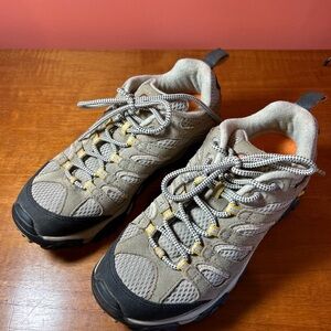 Merrell vibram women’s Gray and Black Hiking Shoes size 7.5